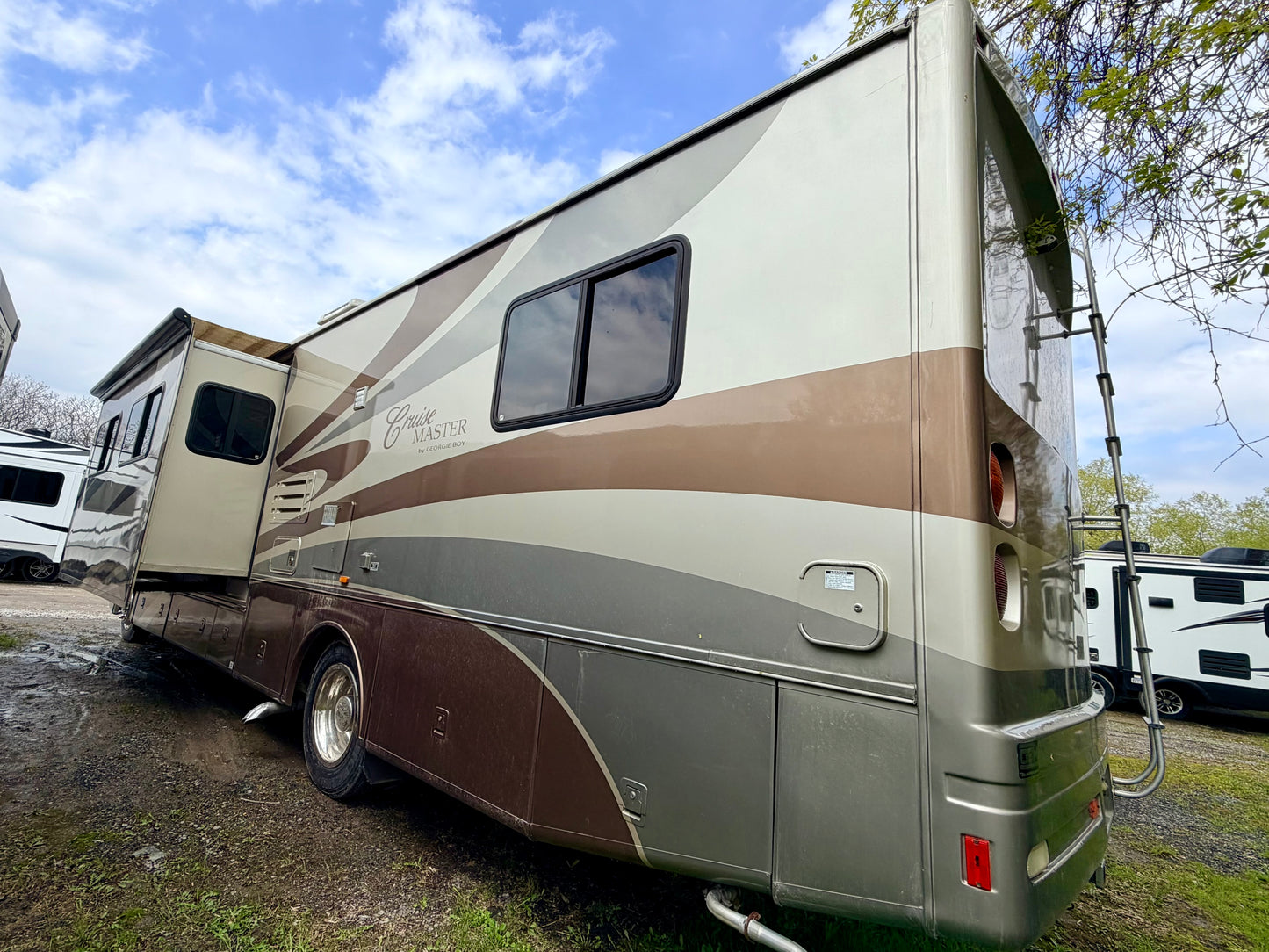 #8242 | 2004 Georgie Boy Cruise Master Class A Motorhome
