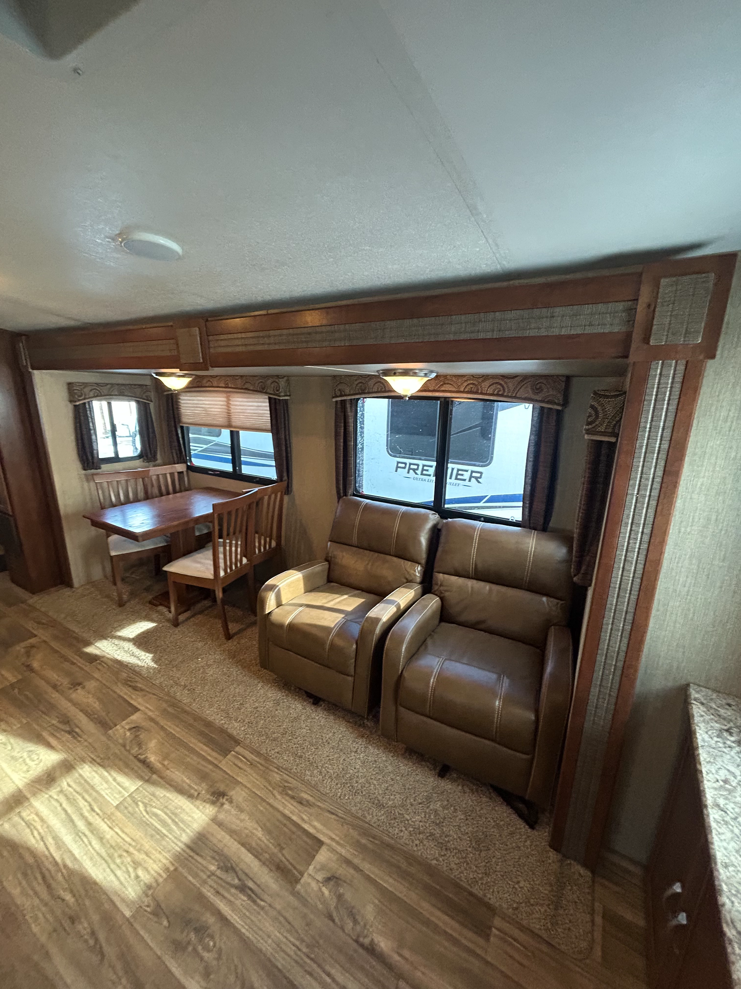 #8225 | 2015 Keystone Passport Elite 31RE Travel Trailer