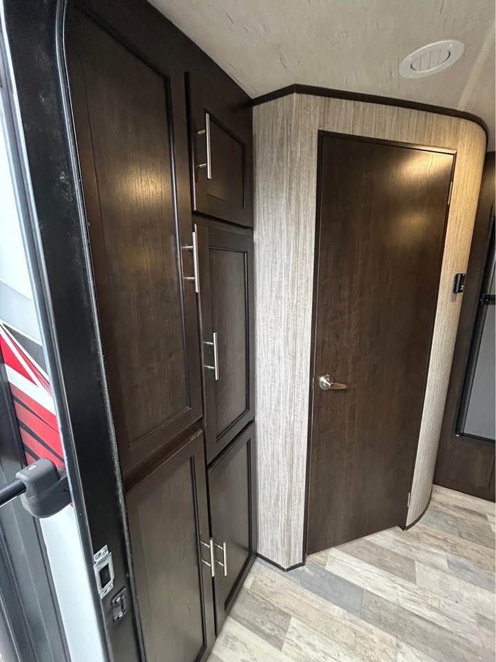 #8112 | 2018 Heartland Fun Finder 21RB Travel Trailer