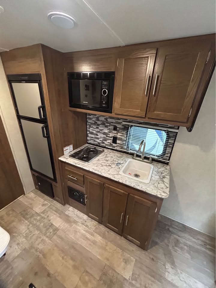 #8120 | 2020 Gulf Stream Innsbruck 189DD Travel Trailer
