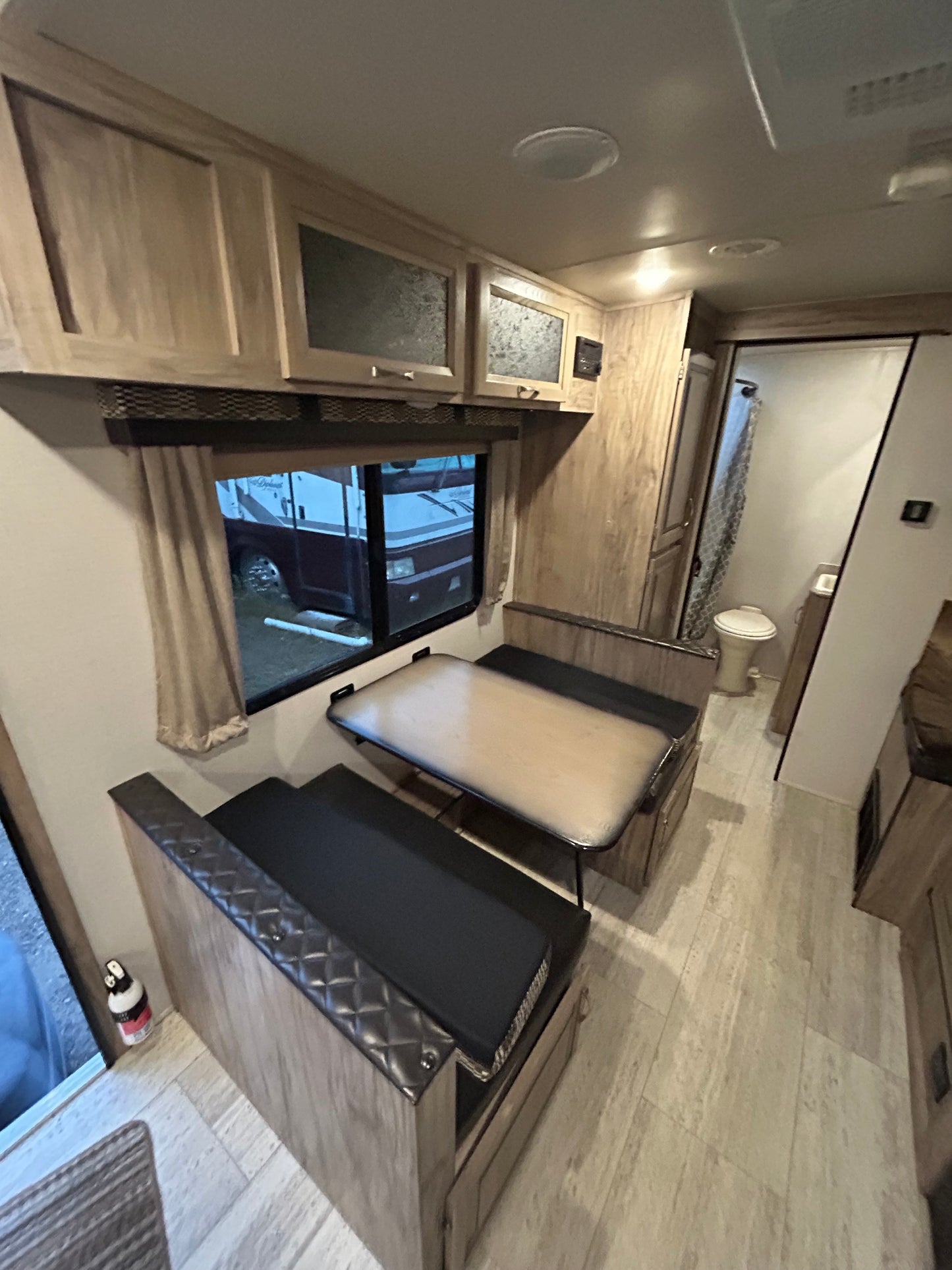 #8204 | 2018 Forest River Palomino Solaire 211BH Travel Trailer