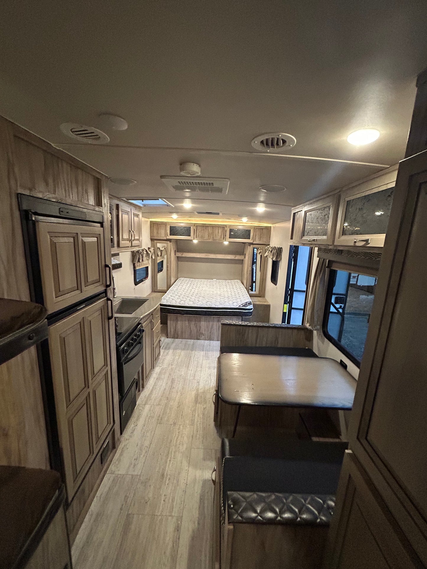 #8204 | 2018 Forest River Palomino Solaire 211BH Travel Trailer